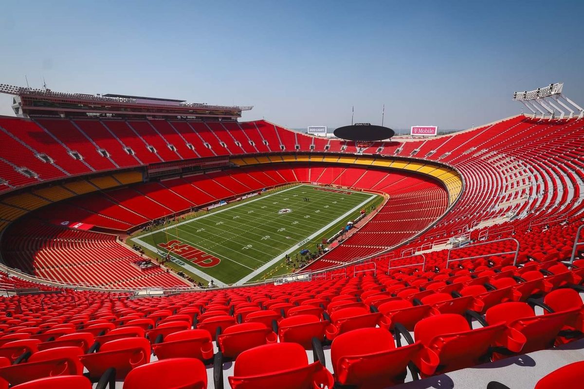 Touchdowns & Toners Tailgatefeatured image